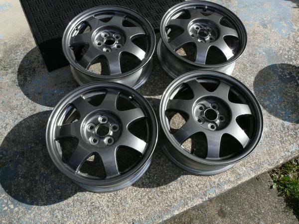 prius gunmetal wheels.jpg