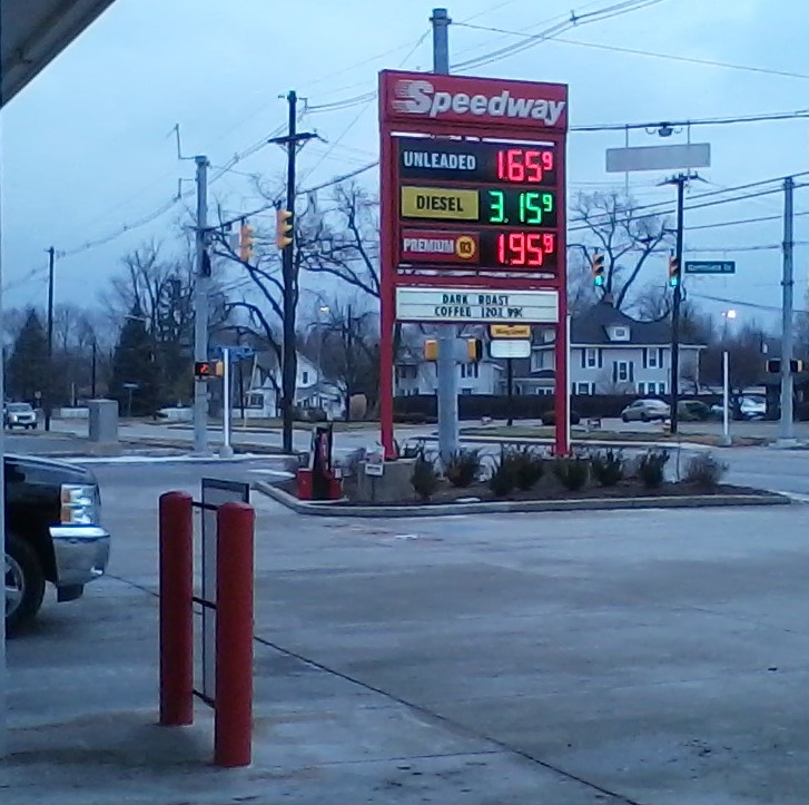 1659 gas at Speedway 01-04-2015.jpg