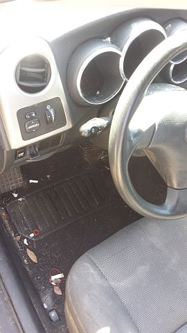 Nasty, nasty interior - ashes and dog fur everywhere, can't have been cleaned in the last year or two or more... Yes, that is a pile of ashes on top of the instrument cluster...