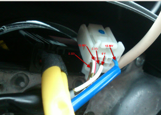 The White-Red wire responsible for lighting, should be carrying 12V from J45. The sky blue wire is provide 12V to the horn. Both ground and grey wires are AU1 and AU2, respectively. They both carrying 0.36v signal from the head unit. The white wire beside it is the ground, carrying 0v unless pressing the buttons.