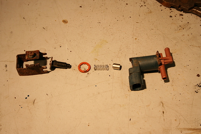 640x427x7-toyota-sienna-evap-svs-valve-repair_jpg_pagespeed_ic_6-COjJnwUZ.jpg