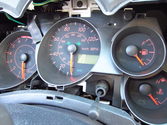 Instruments are clearly visible in daylight without the dash lights being on.