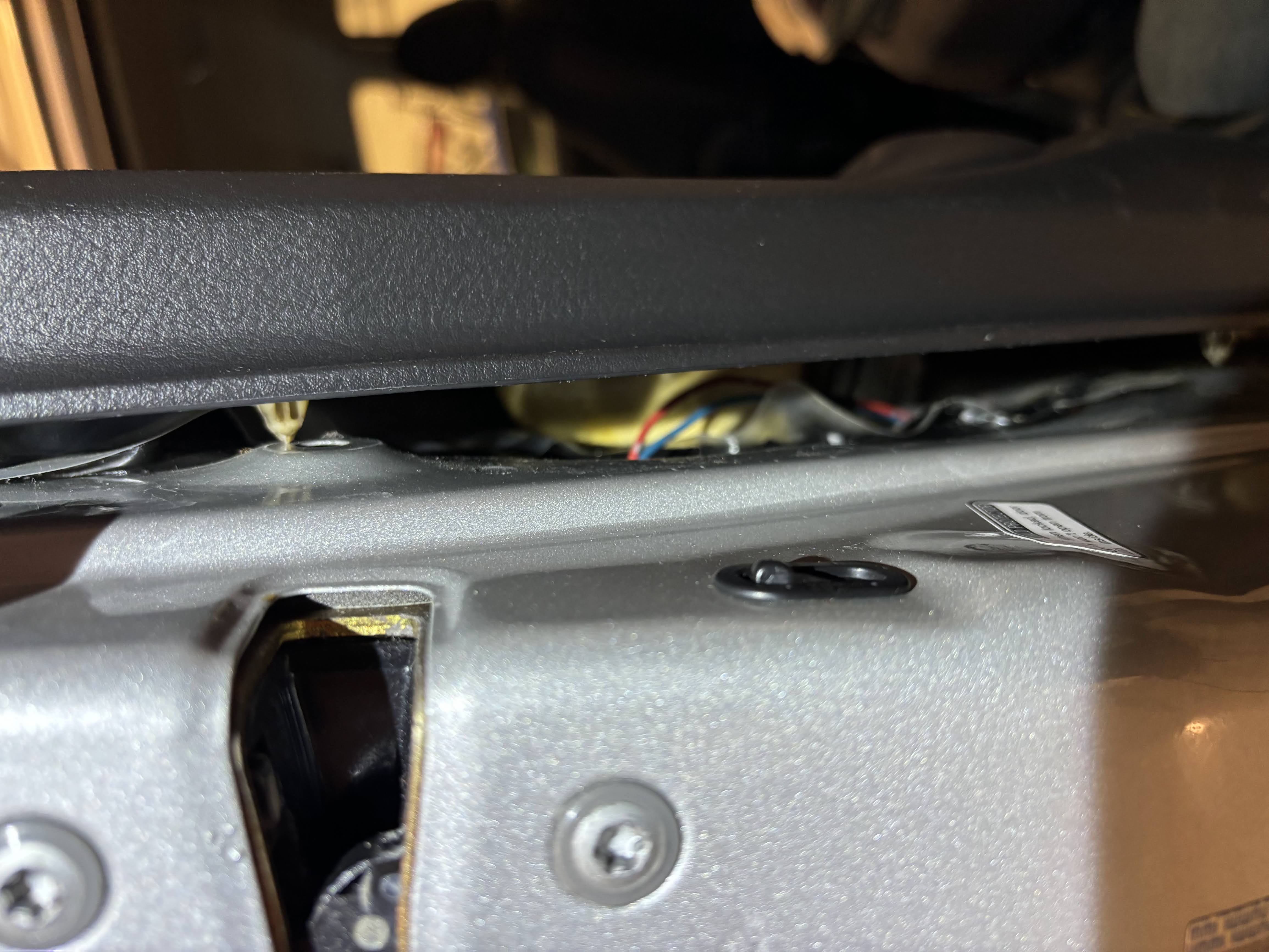6_Door_Panel_Clip_Side_View.jpg