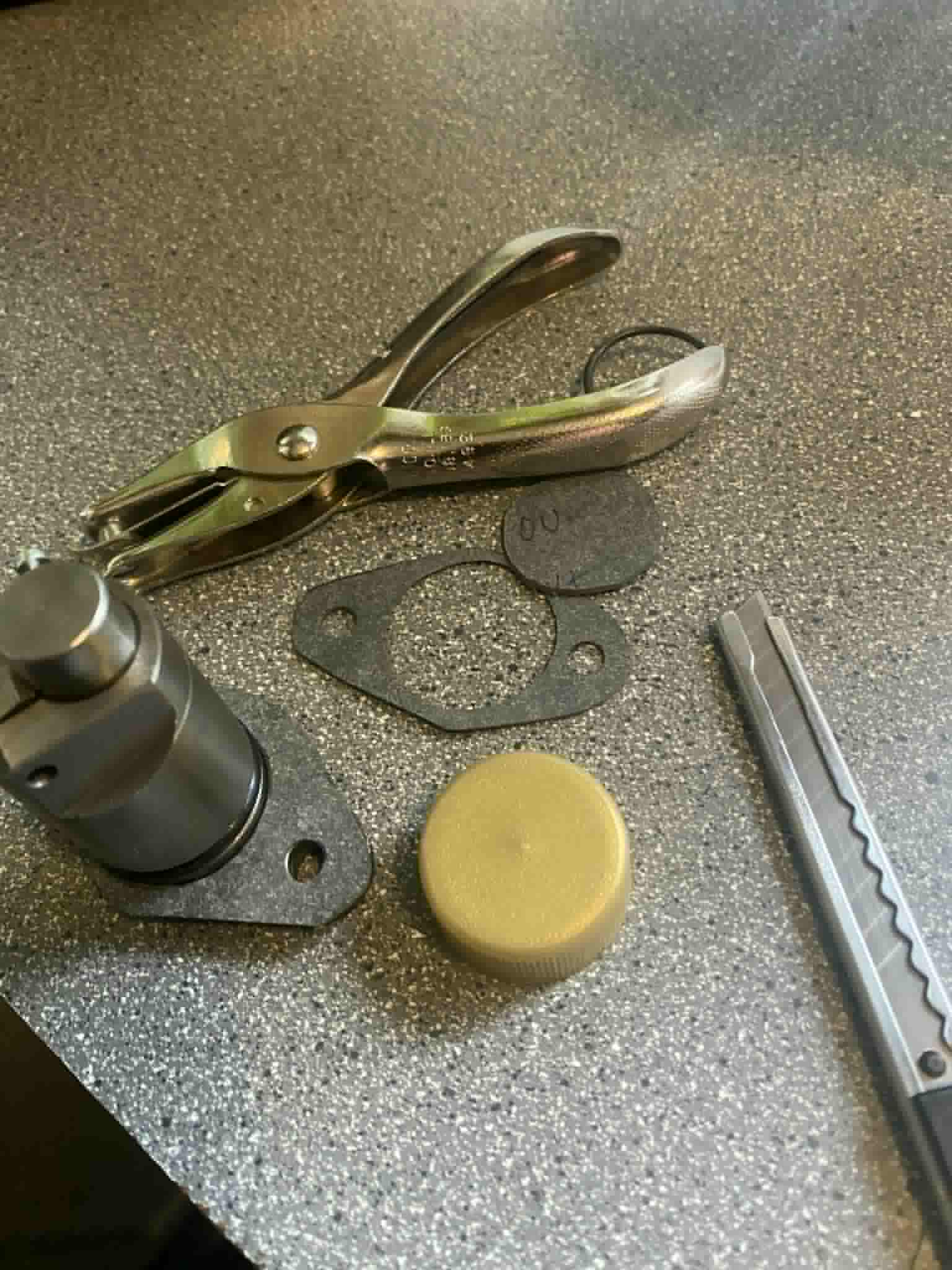 Gasket for tensioner.jpg