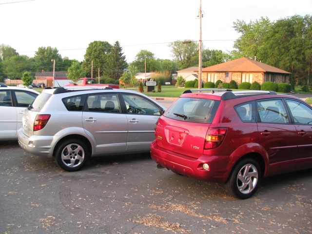 This photo was taken May 21, 2004 at my local dealer showing the new (not even for sale yet) '05s with no crossbars, monotone only, and the original style cladding.